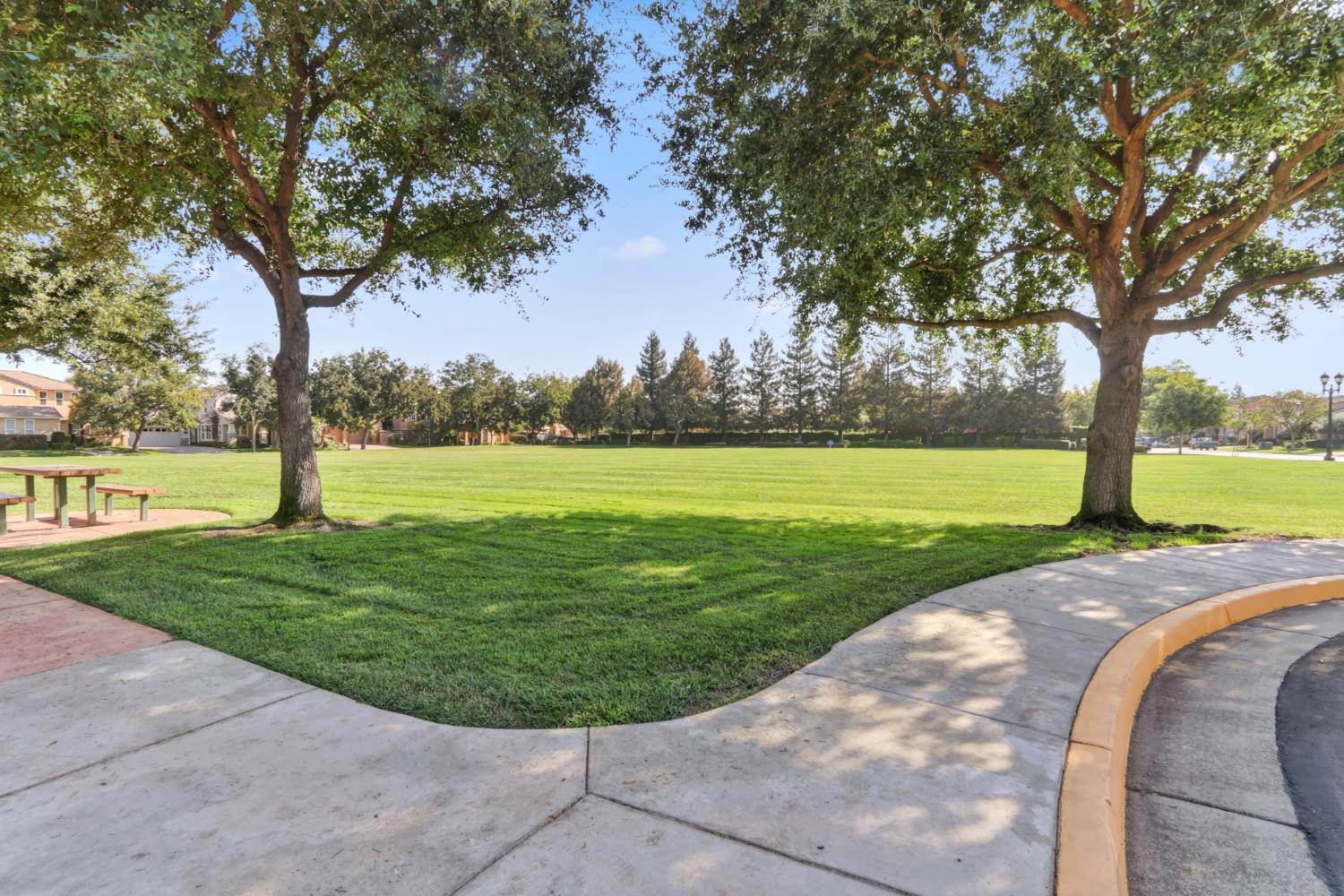 6219 Riverbank Circle