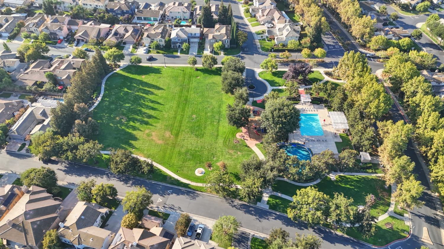 6219 Riverbank Circle