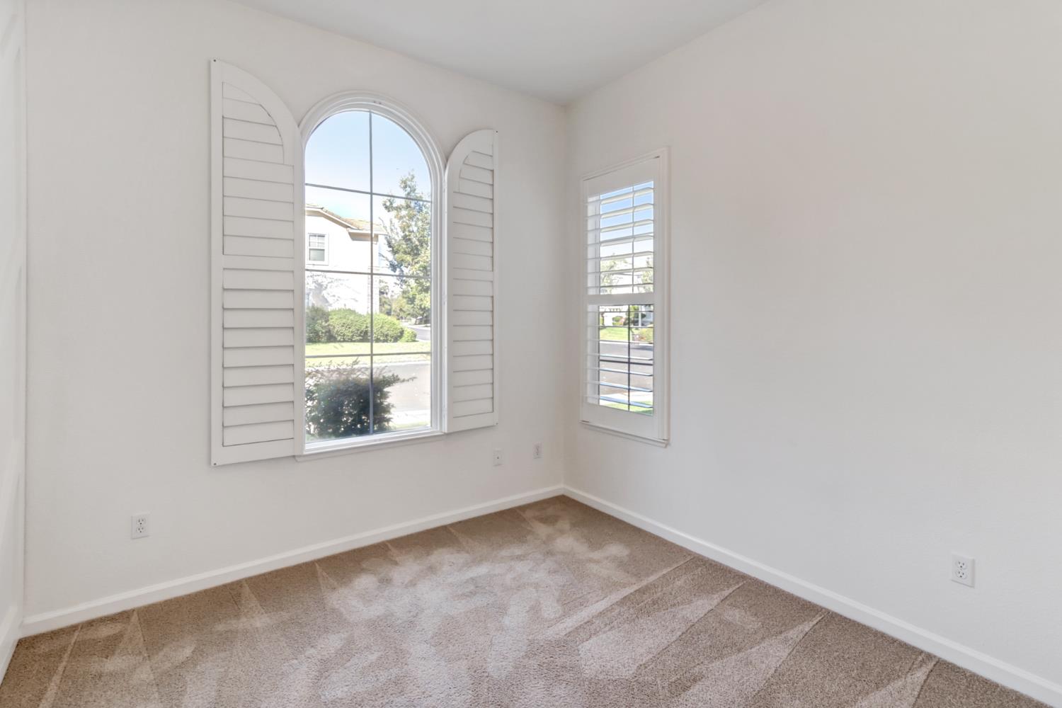 6219 Riverbank Circle