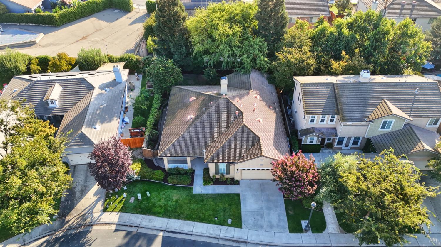 6219 Riverbank Circle