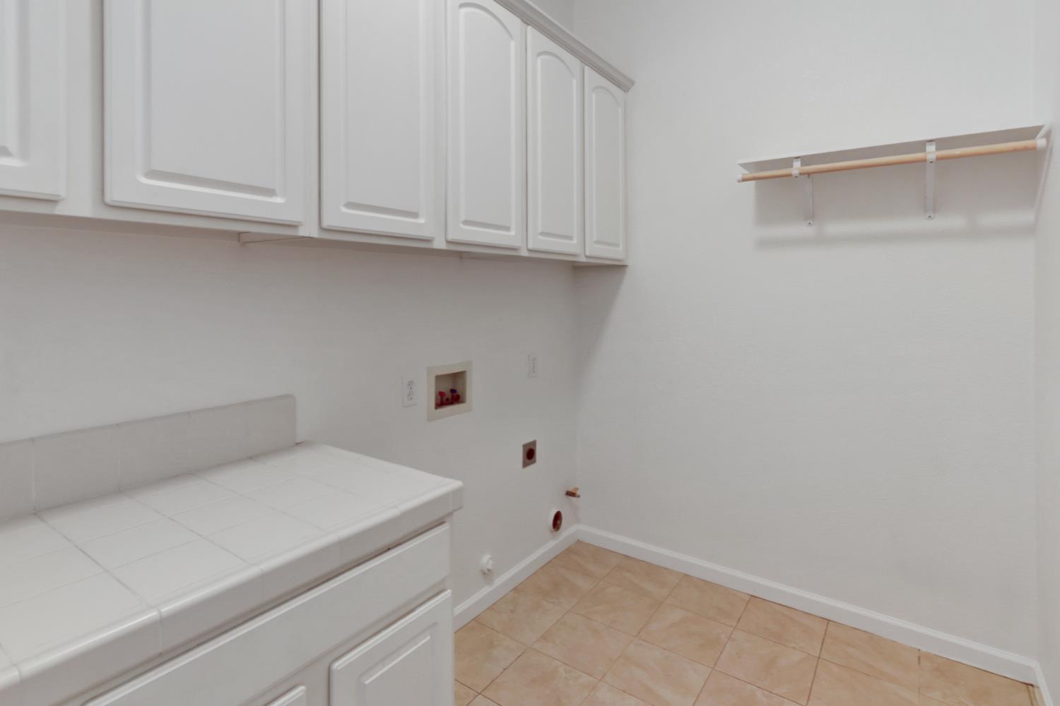 6219 Riverbank Circle