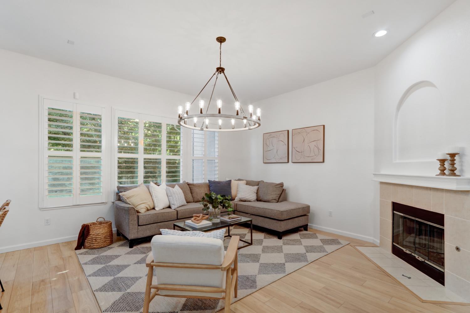 6219 Riverbank Circle