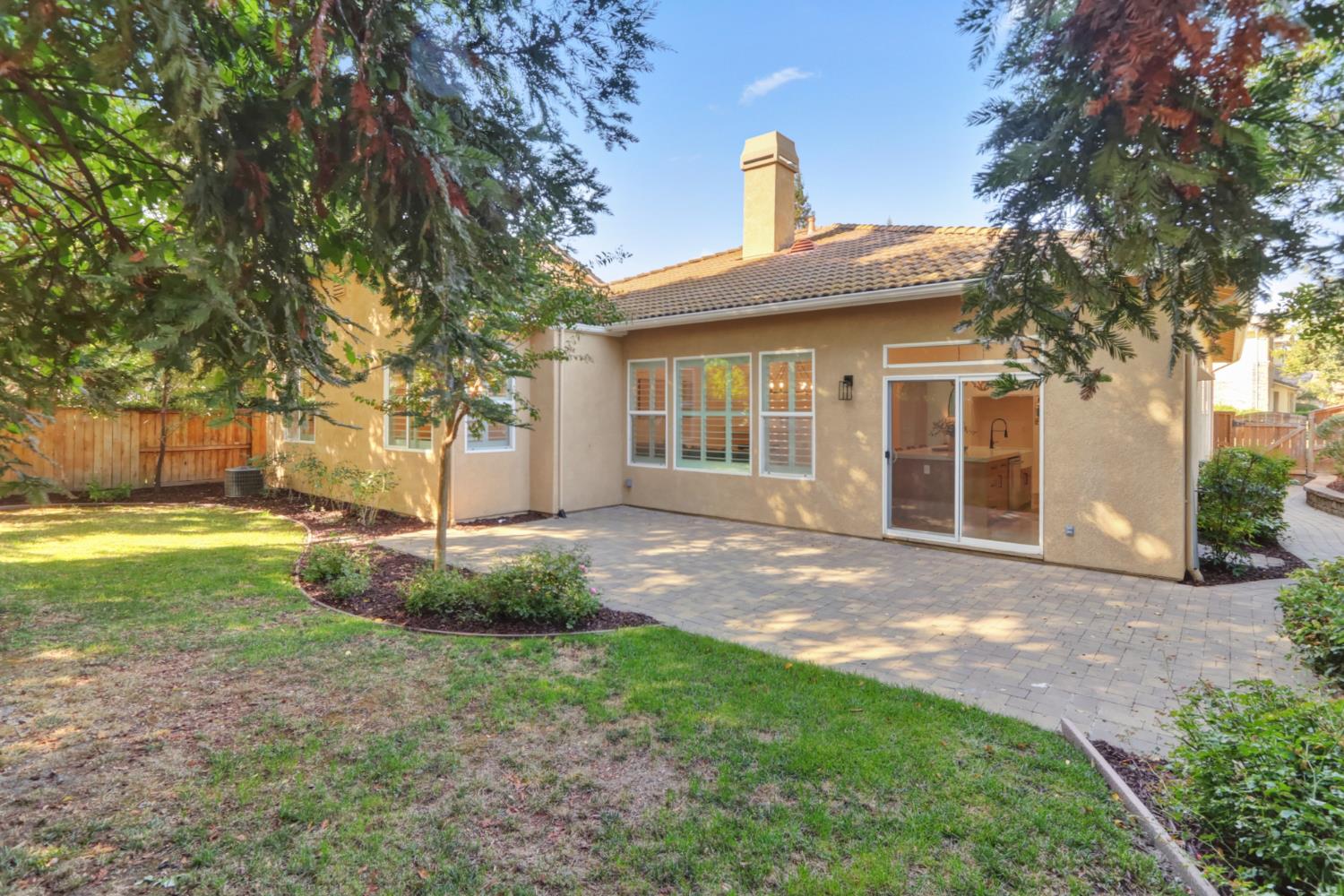 6219 Riverbank Circle