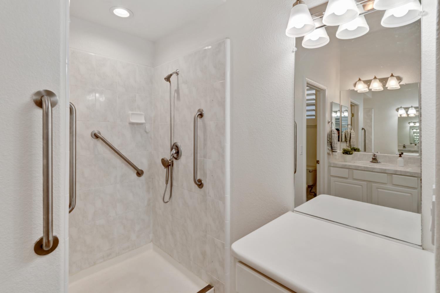 6219 Riverbank Circle