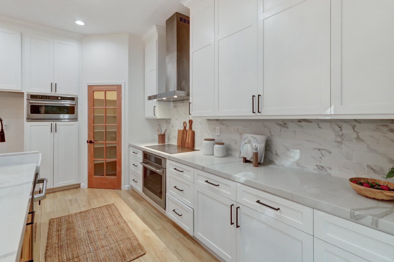 6219 Riverbank Circle