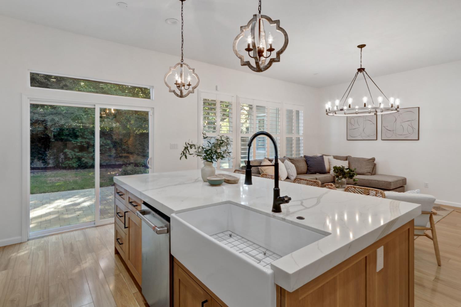 6219 Riverbank Circle