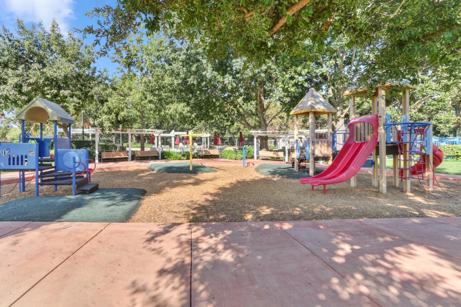 6219 Riverbank Circle