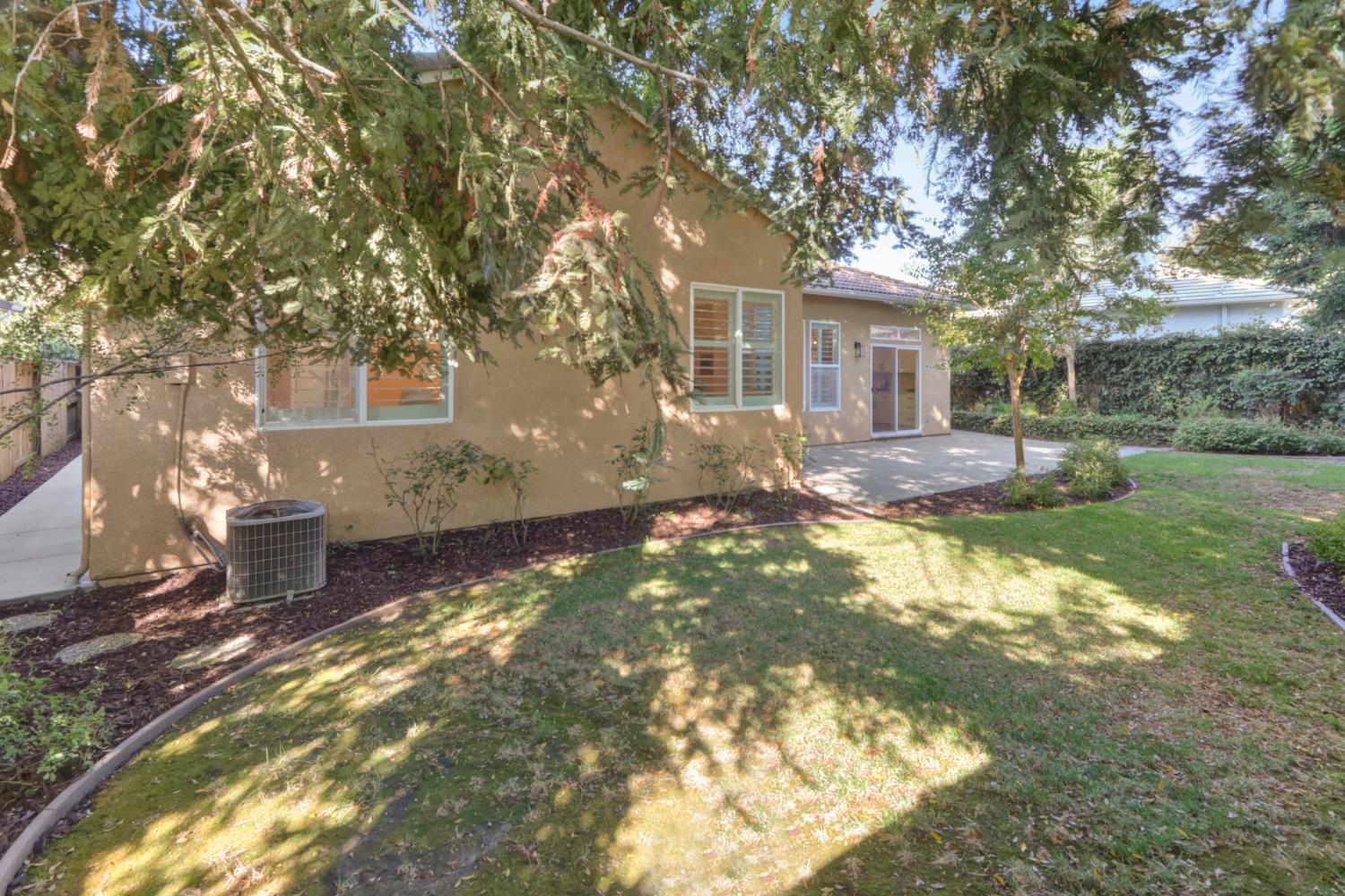 6219 Riverbank Circle