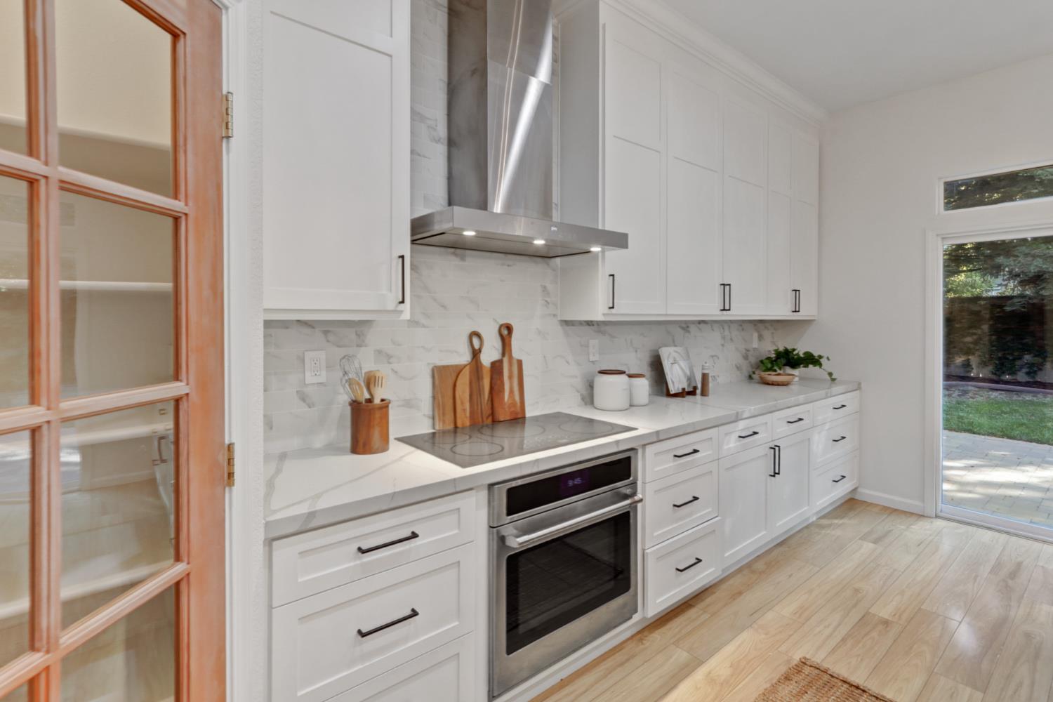 6219 Riverbank Circle