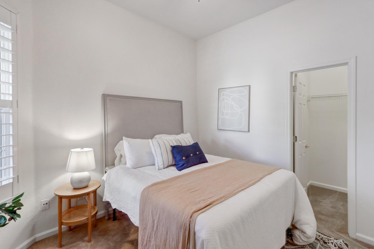 6219 Riverbank Circle