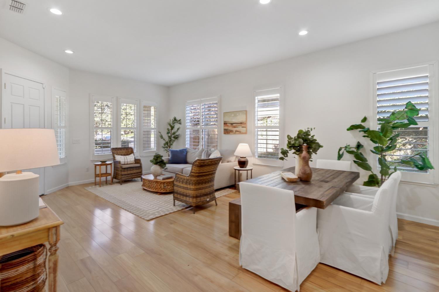 6219 Riverbank Circle