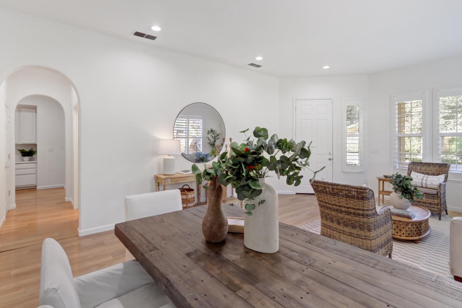 6219 Riverbank Circle