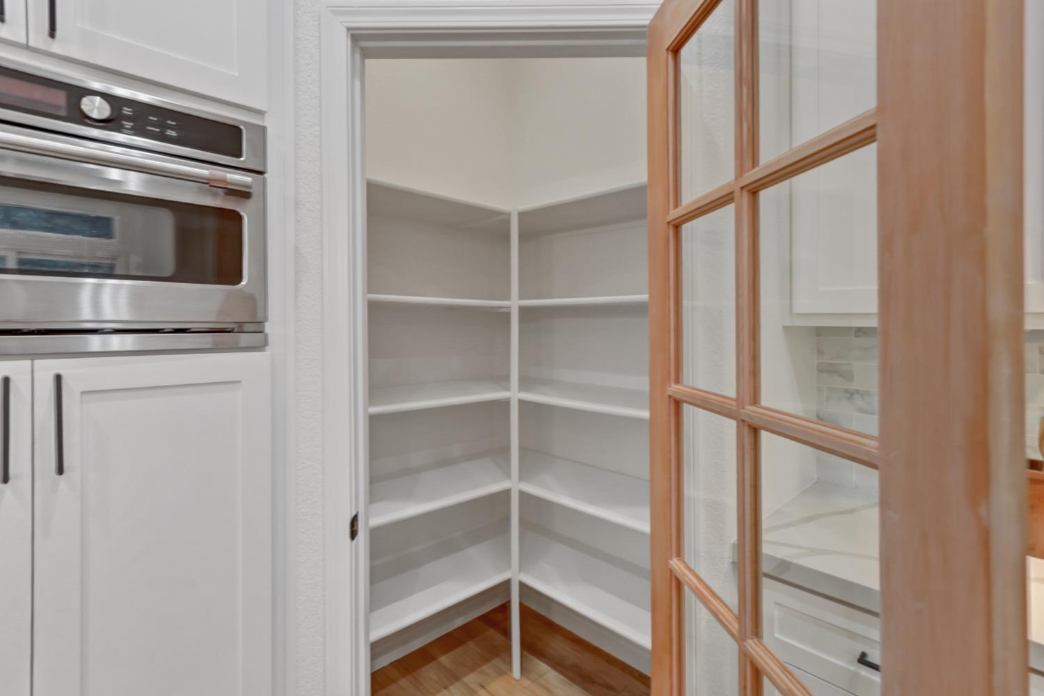 6219 Riverbank Circle