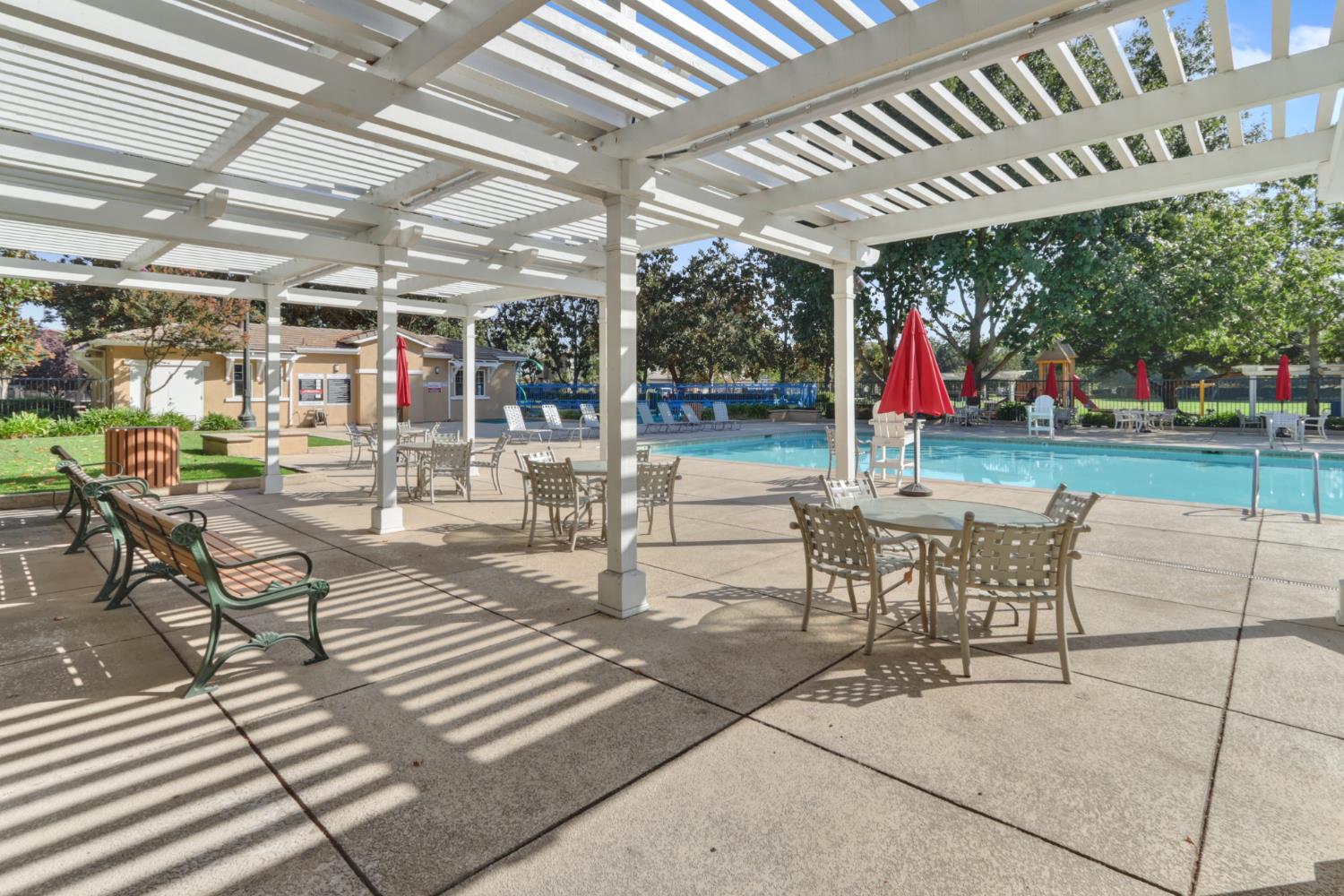 6219 Riverbank Circle