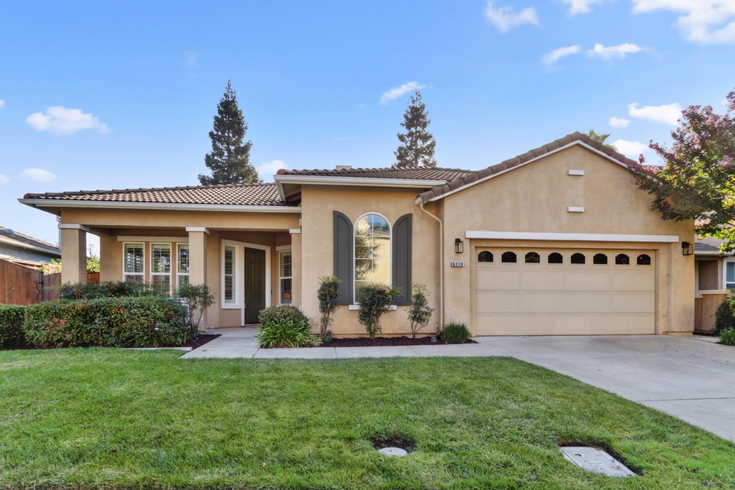 6219 Riverbank Circle