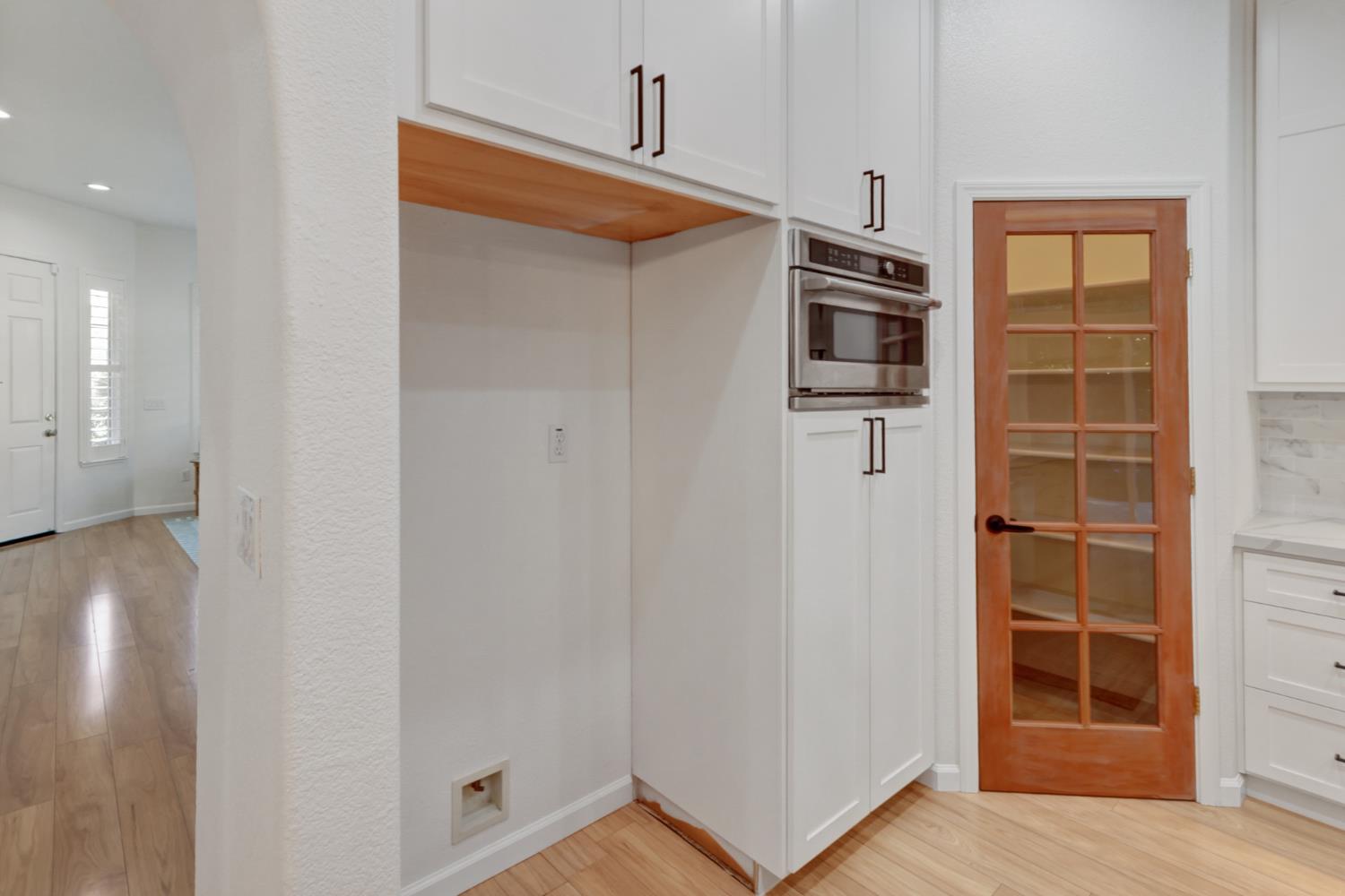 6219 Riverbank Circle