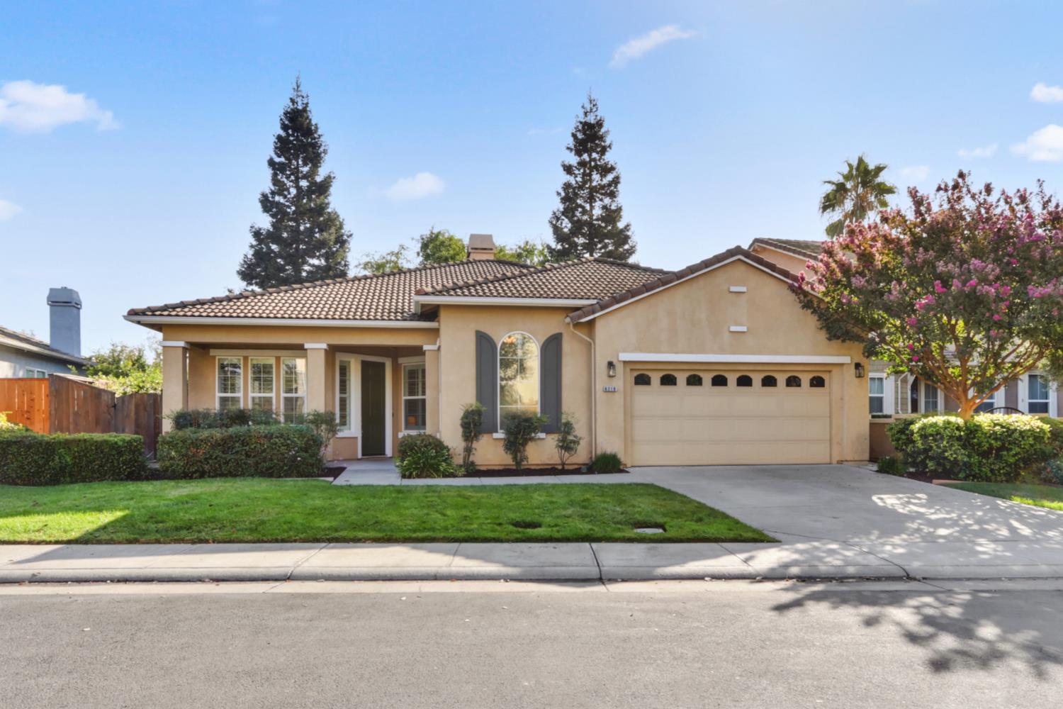 6219 Riverbank Circle