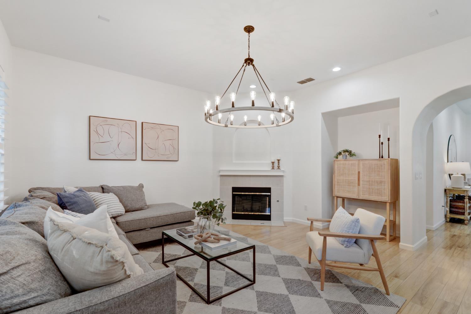 6219 Riverbank Circle