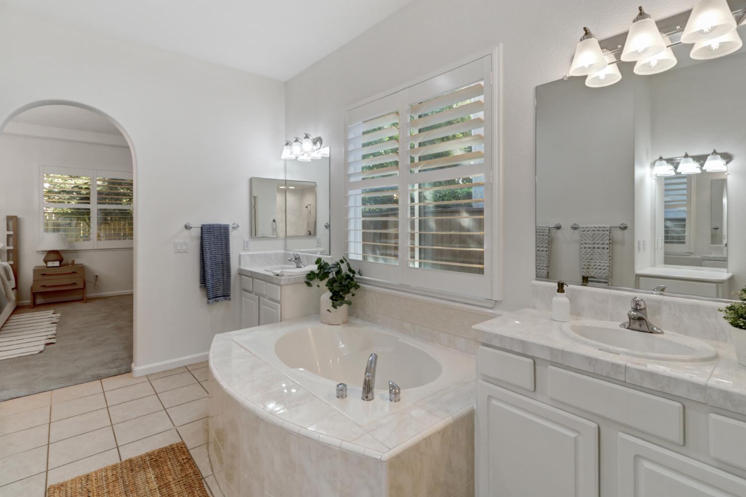 6219 Riverbank Circle