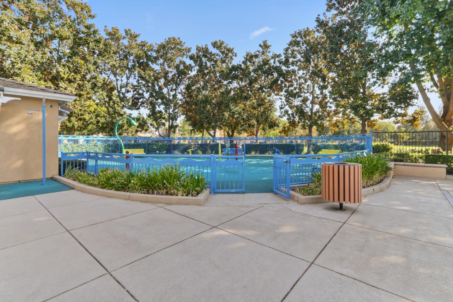 6219 Riverbank Circle