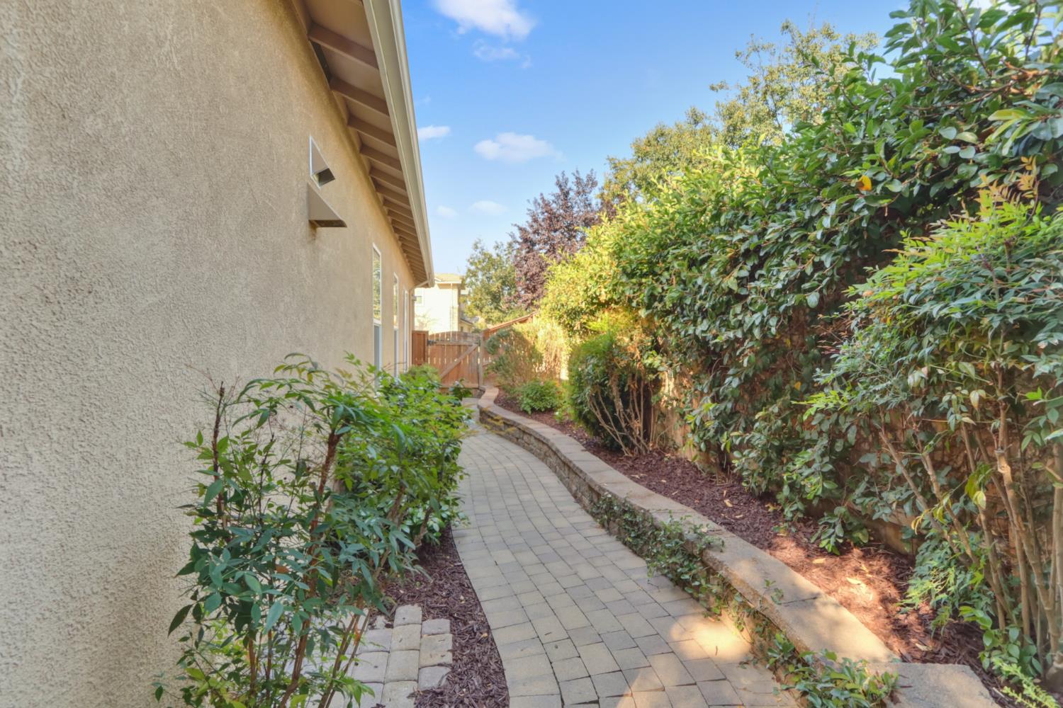 6219 Riverbank Circle