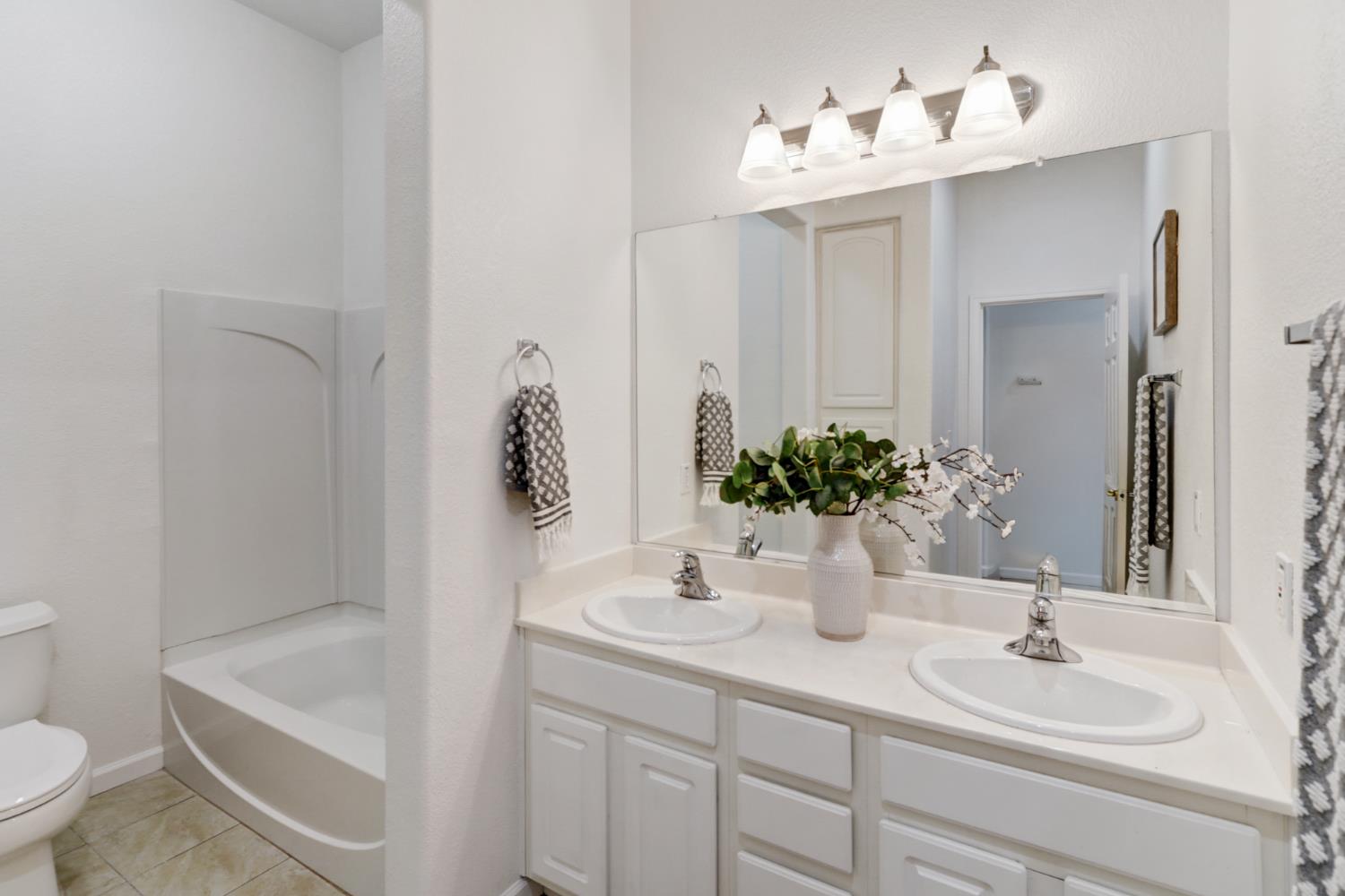 6219 Riverbank Circle