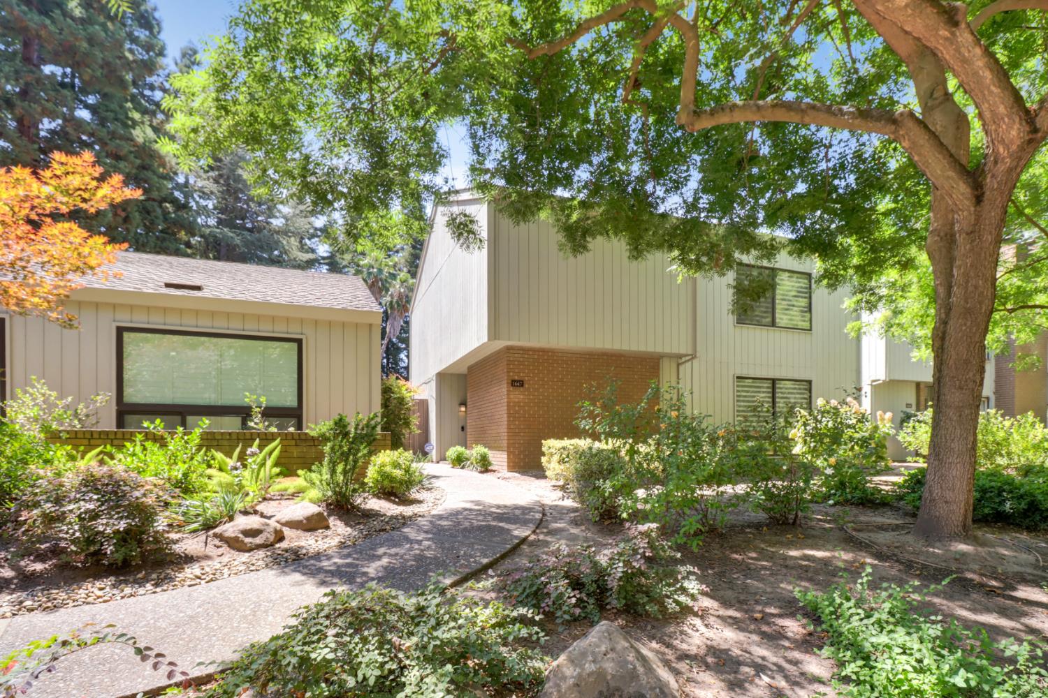 1647 University Avenue