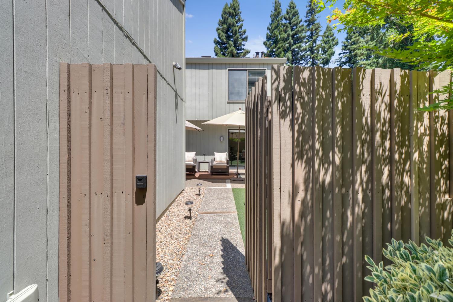 1647 University Avenue