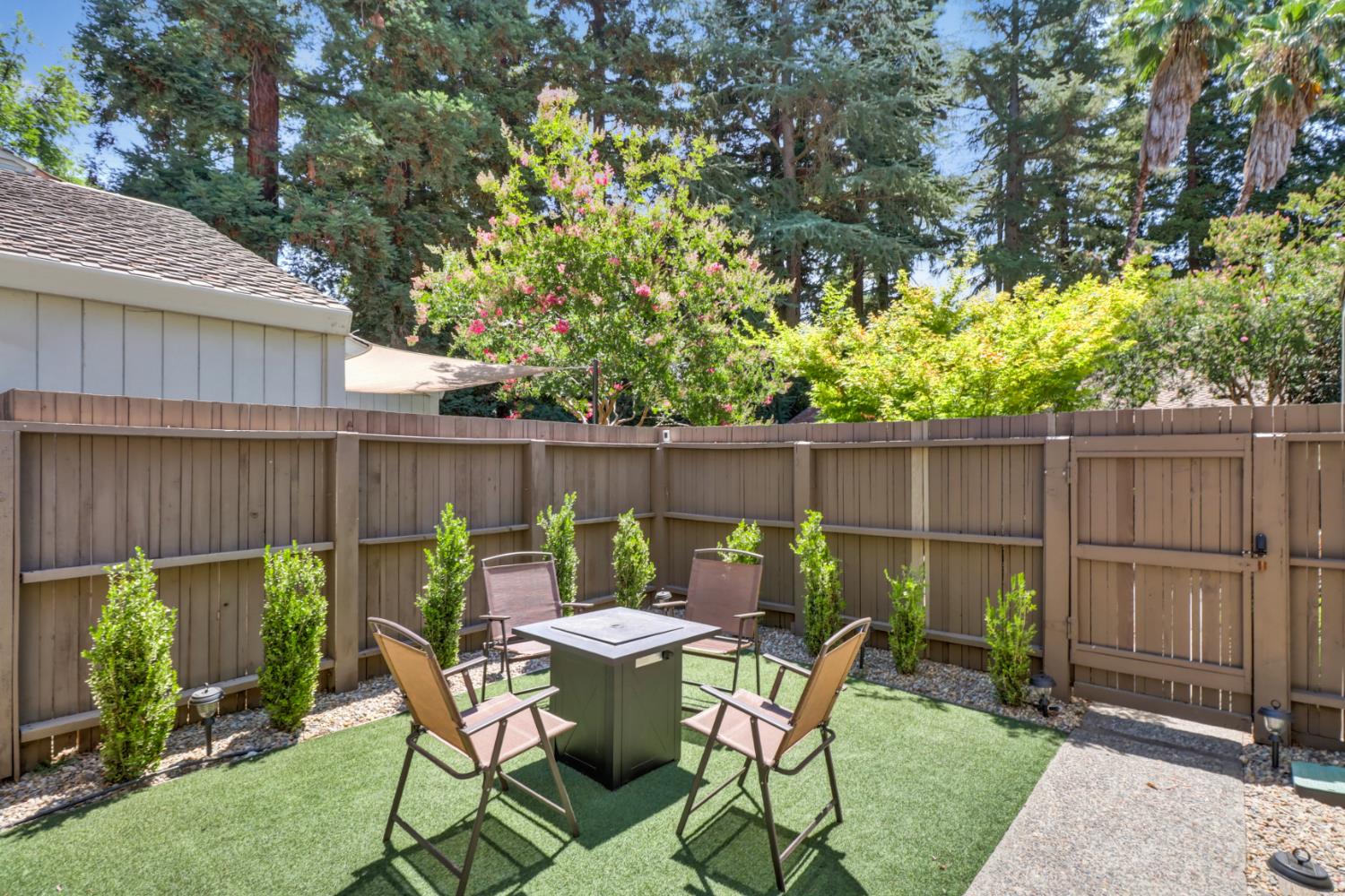 1647 University Avenue