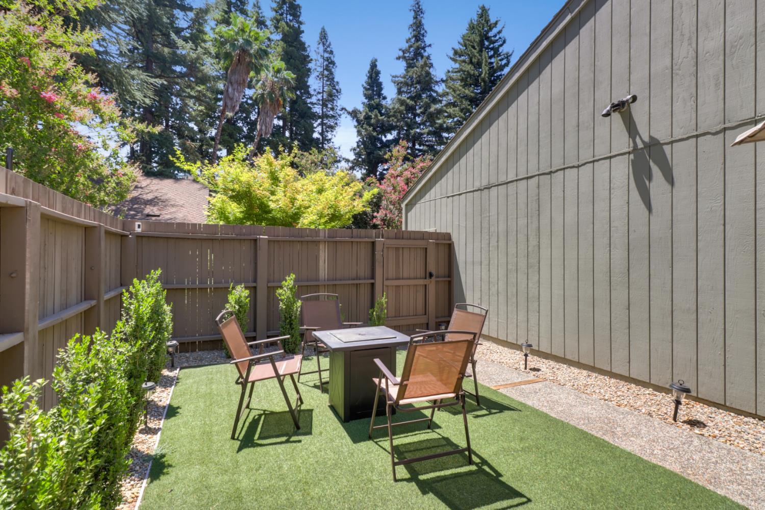 1647 University Avenue