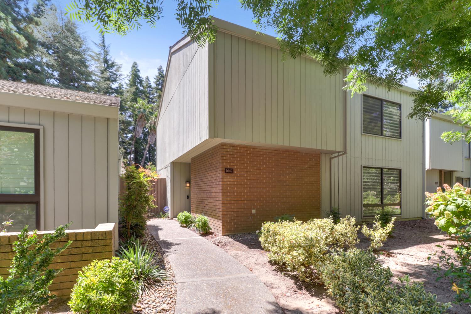 1647 University Avenue