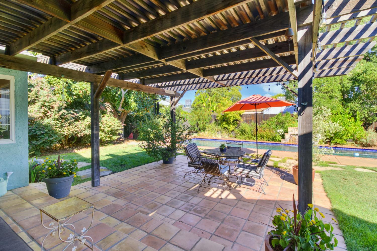 4989 Virginia Way