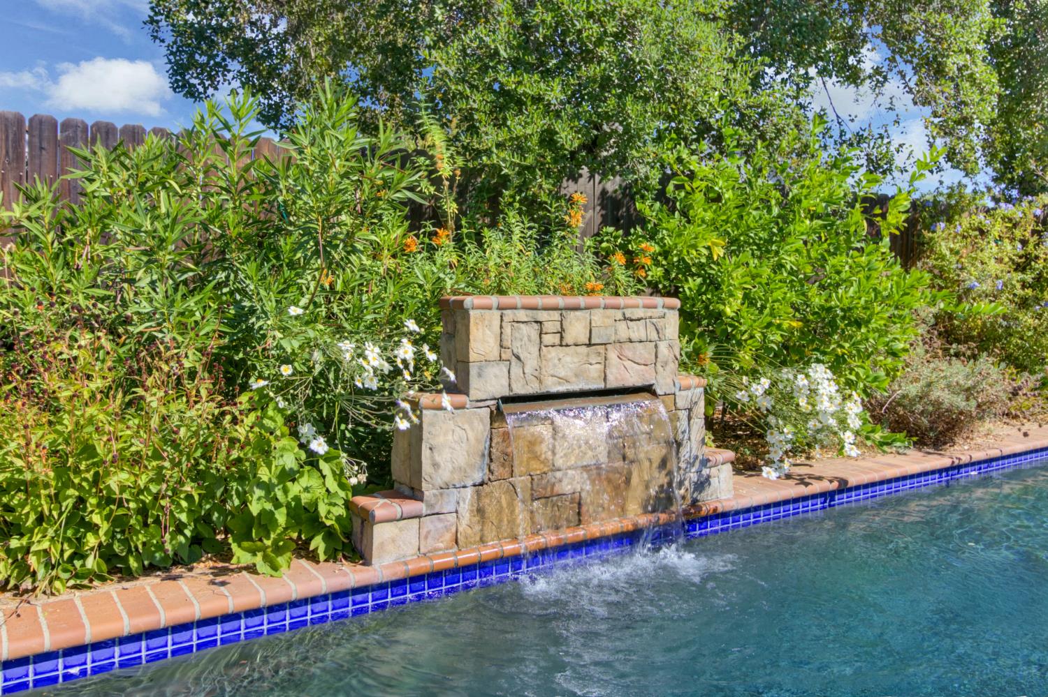 4989 Virginia Way