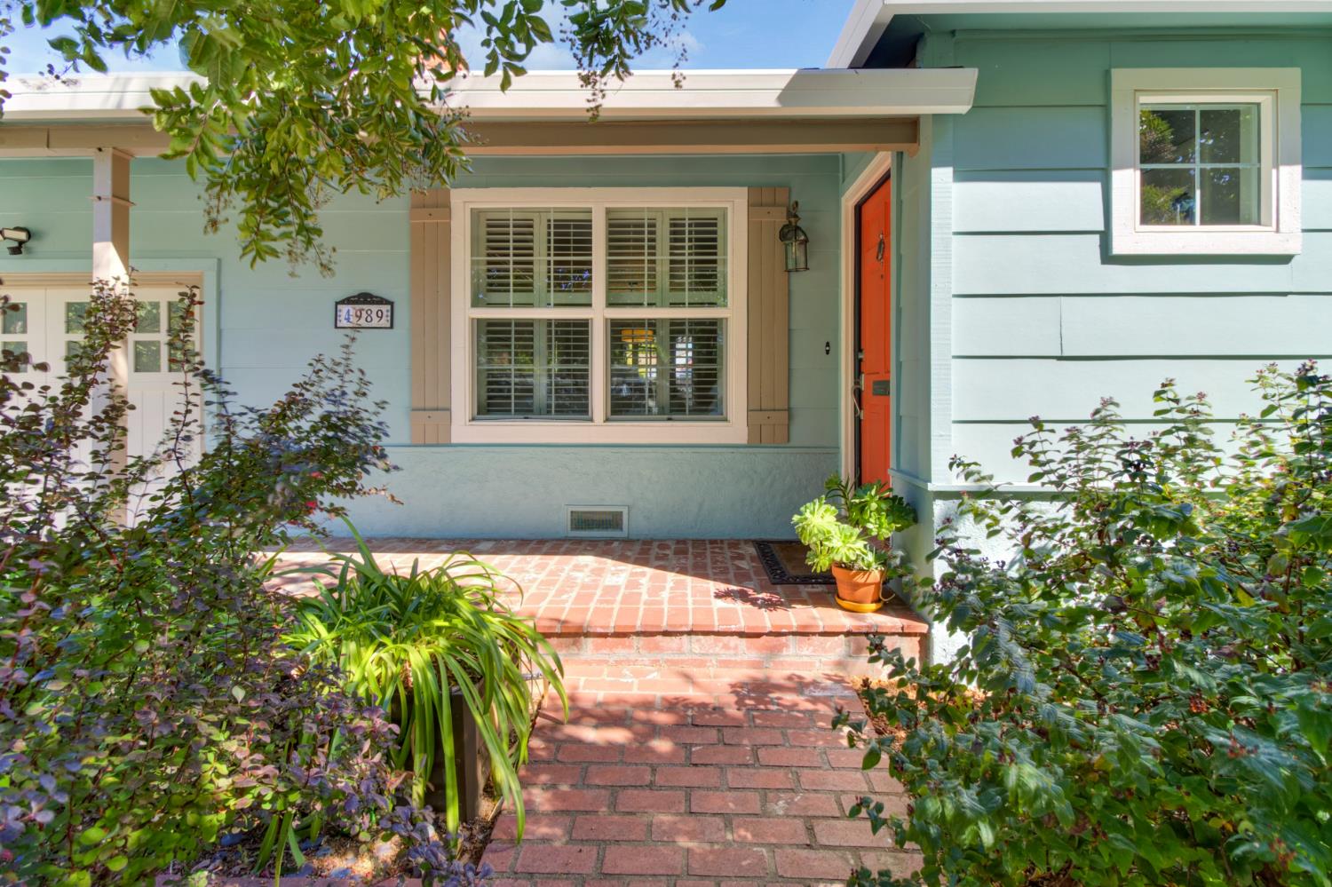4989 Virginia Way