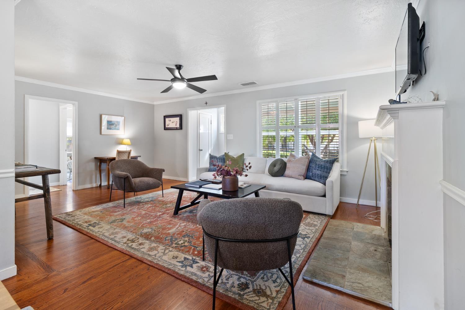 4989 Virginia Way
