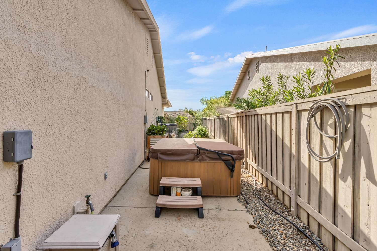 404 Mossy Court