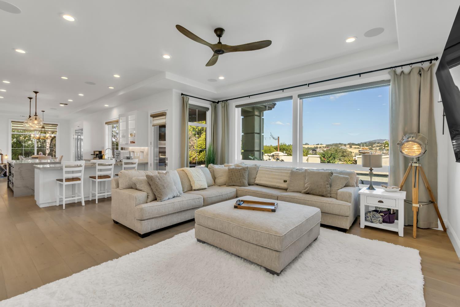 5457 Sur Mer Drive