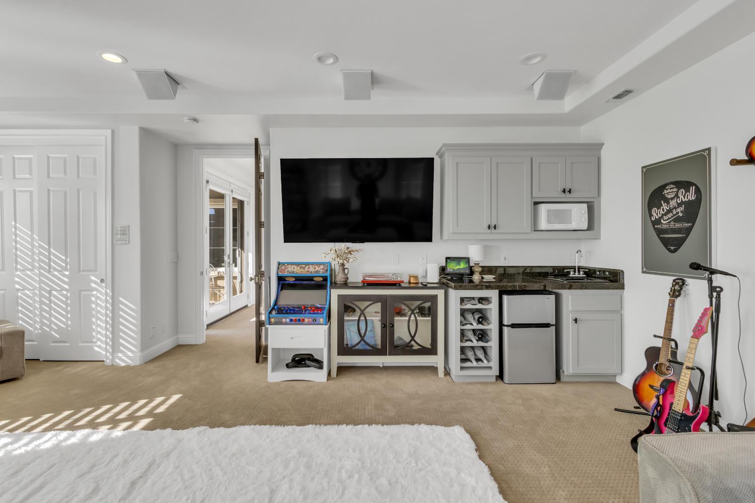5457 Sur Mer Drive