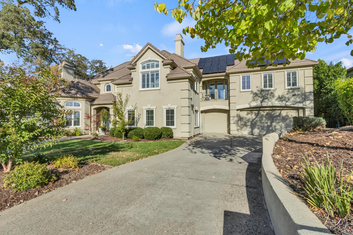 5457 Sur Mer Drive