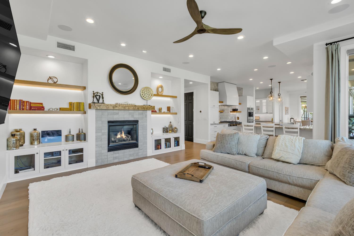 5457 Sur Mer Drive