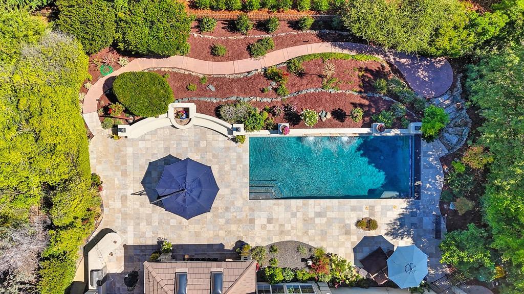 5457 Sur Mer Drive