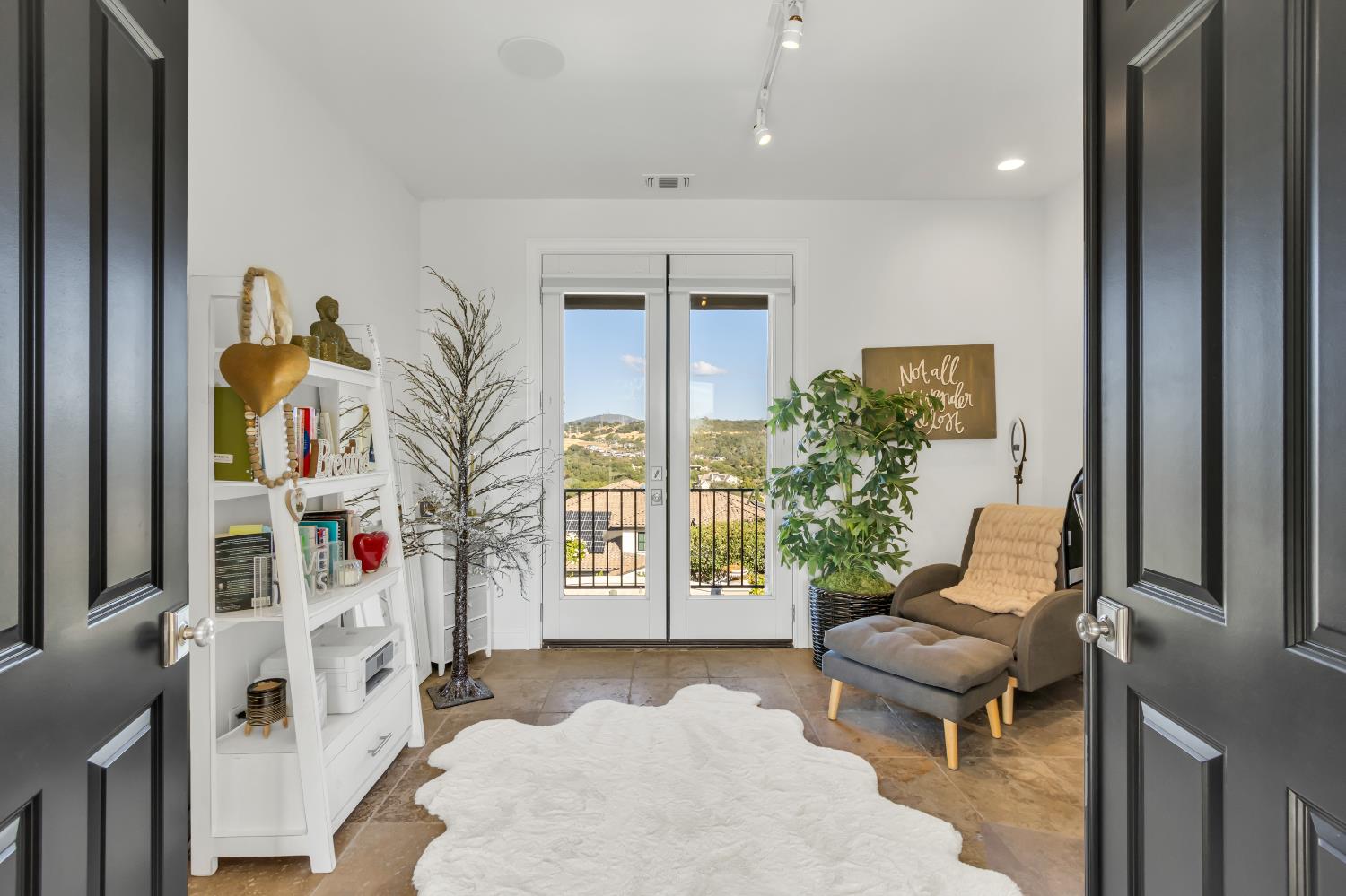 5457 Sur Mer Drive