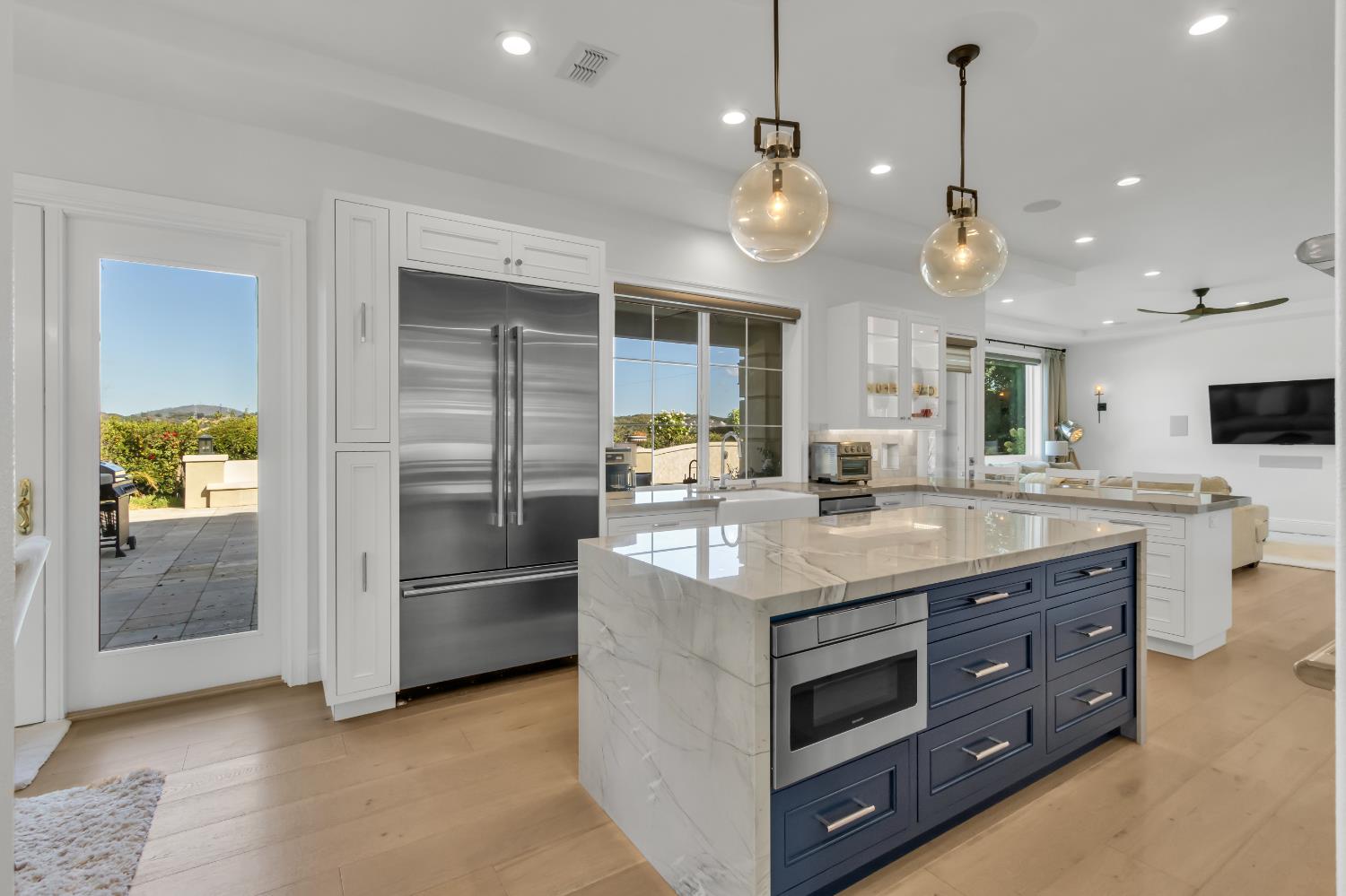 5457 Sur Mer Drive