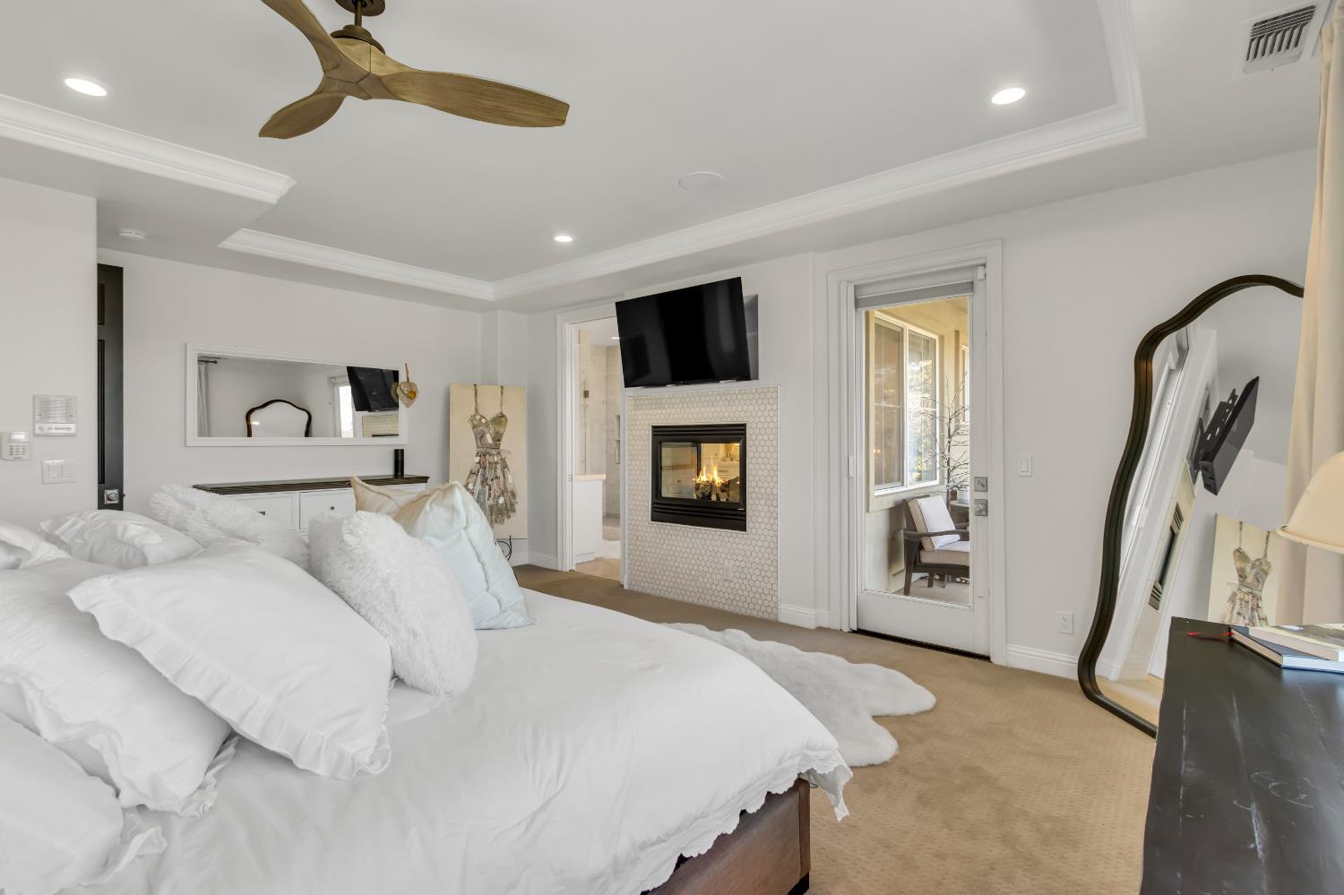 5457 Sur Mer Drive