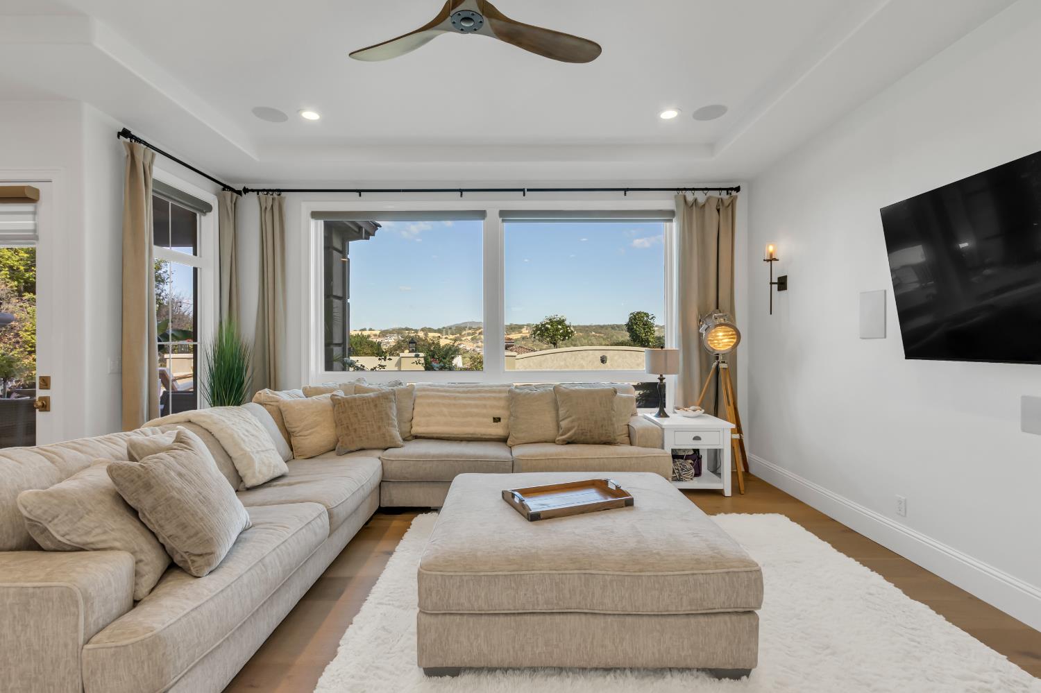 5457 Sur Mer Drive