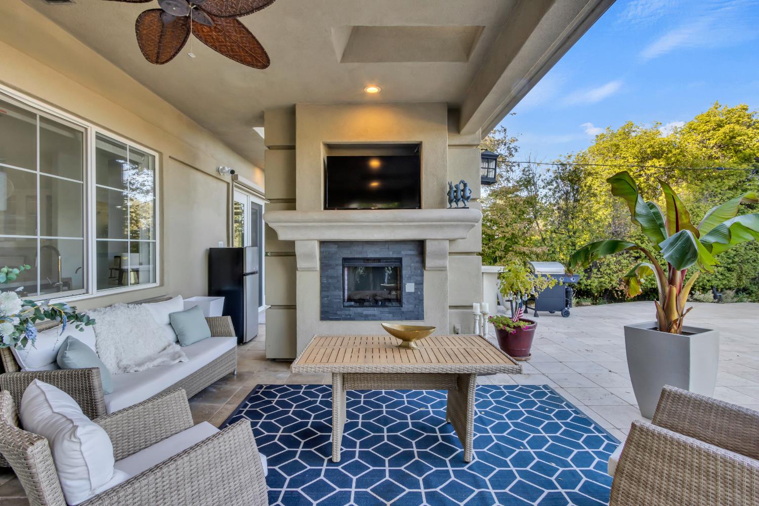 5457 Sur Mer Drive