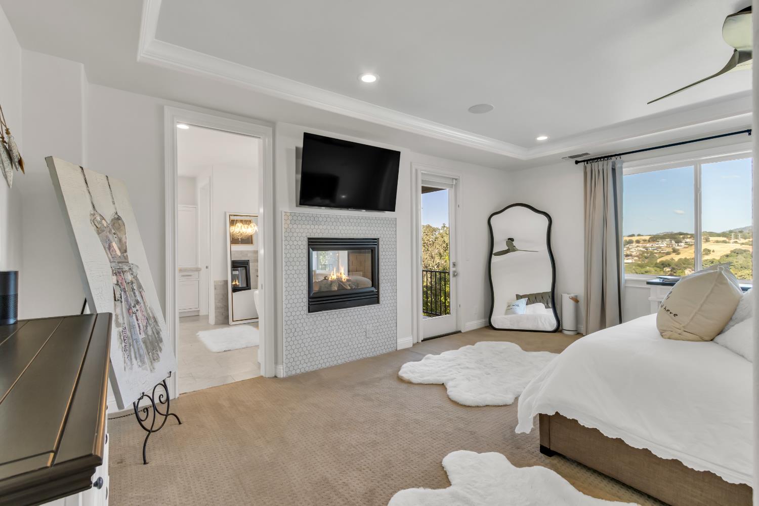 5457 Sur Mer Drive