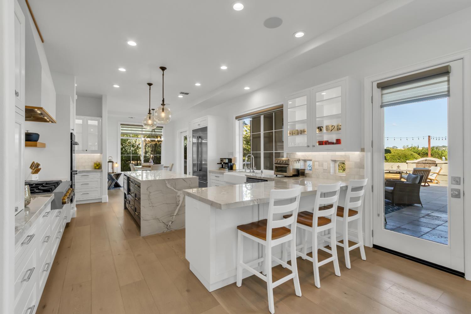 5457 Sur Mer Drive