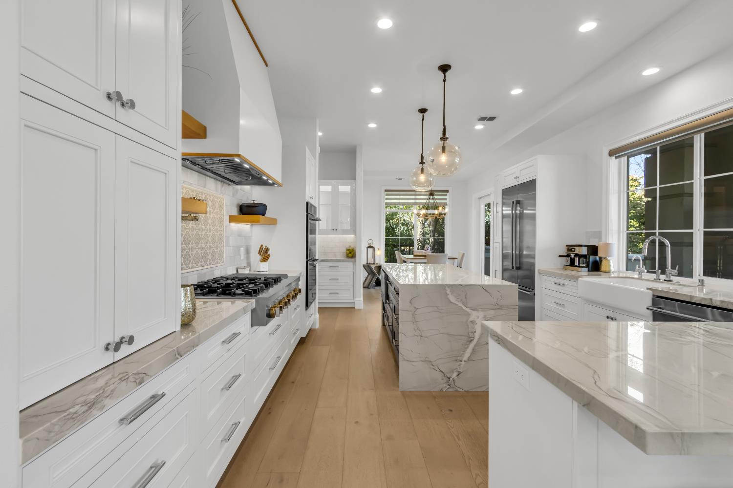 5457 Sur Mer Drive