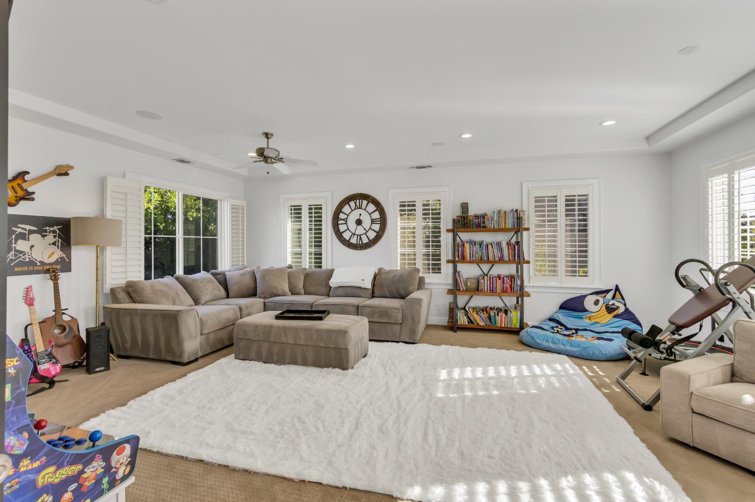 5457 Sur Mer Drive